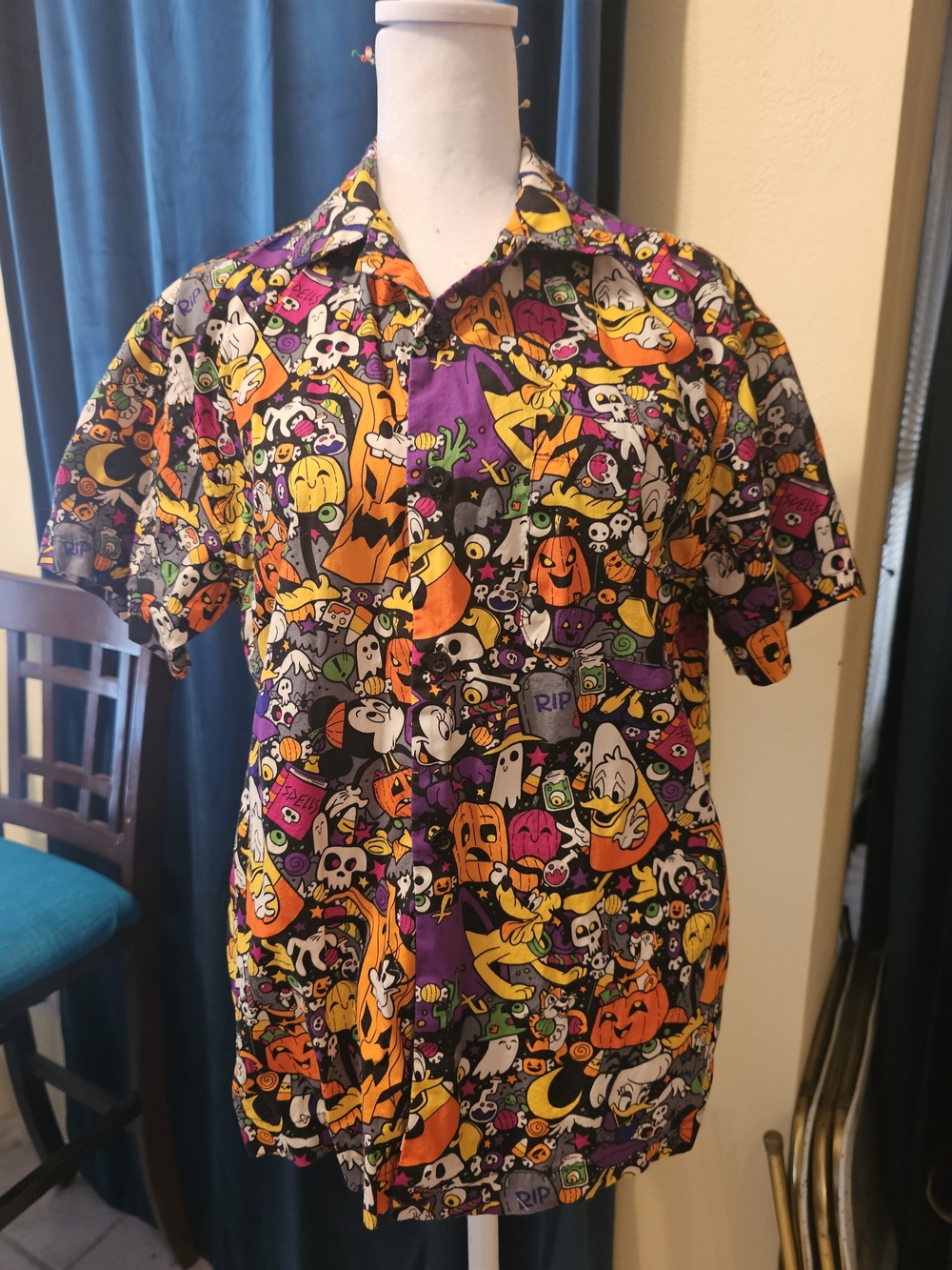 Disney Halloween Print Short-Sleeve Button-Up Shirt - Black/Orange/Purple